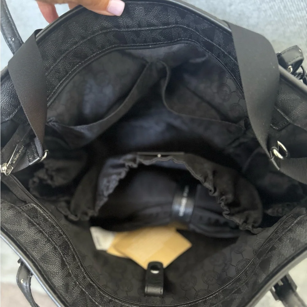 Michael Kors Black Embossed Baby Diaper Handbag With Baby Changing Pad & Pockets - Picture 6 of 10